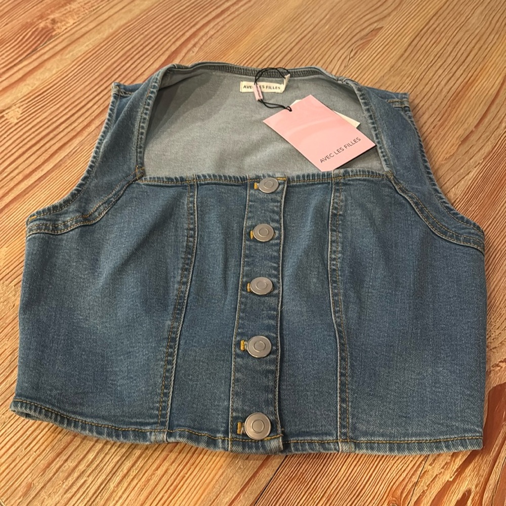 Avec Les Filles Denim Button-Front Cropped Tank Top - Blue